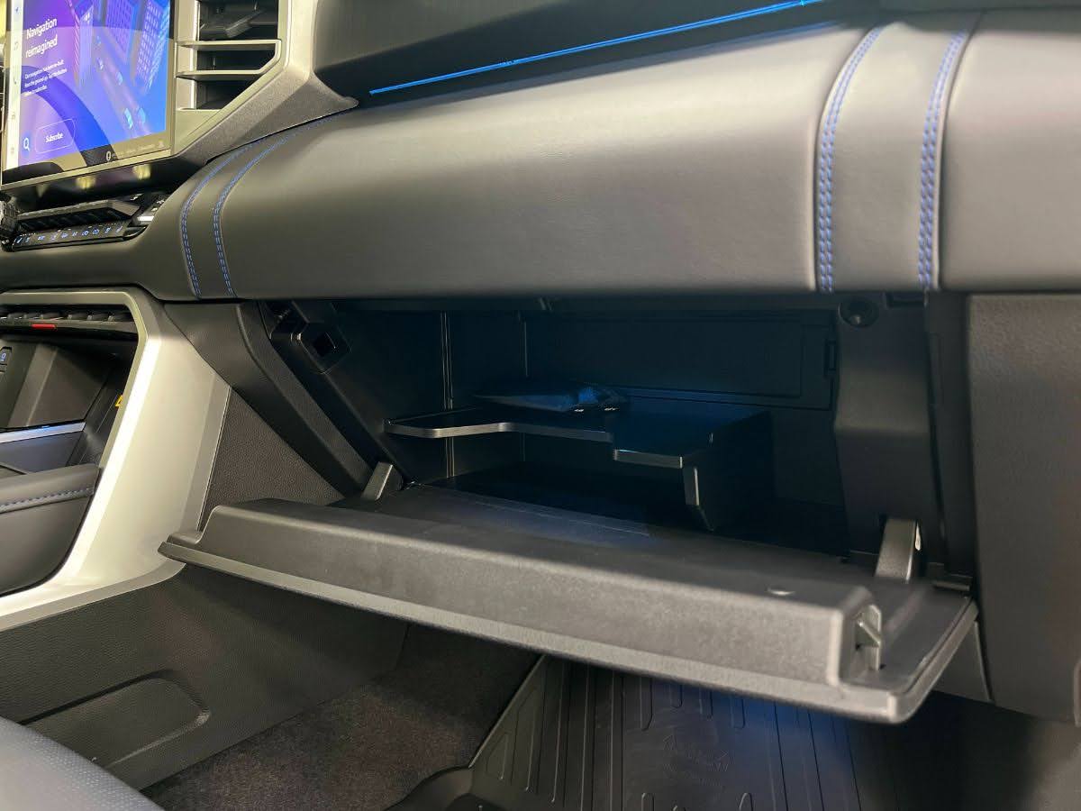 2022 Tundra Platinum Photo Gallery in Black 14 2022 Tundra Platinum Photo Gallery in Black 14